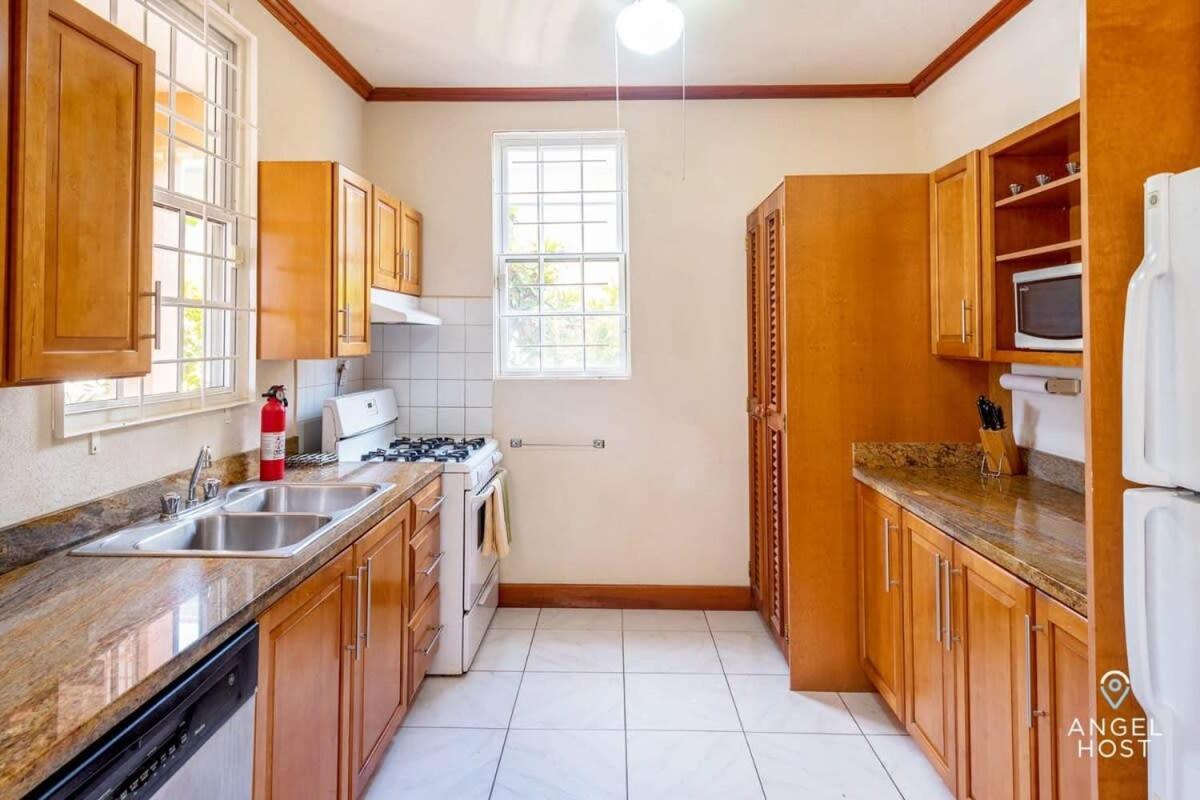 2-Story Townhome With Private Pool, Ideal For Group! クライストチャーチ エクステリア 写真